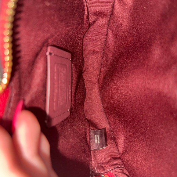 Coach heart Crossbody - Picture 7 of 7